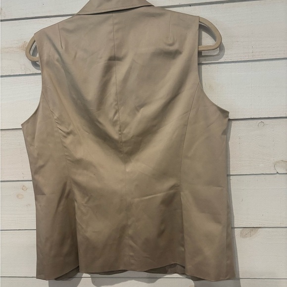 Talbots Tan Sleeveless Button-Down Vest in size 16. Great condition! - Picture 8 of 11